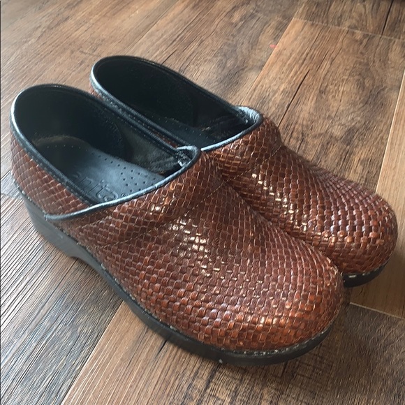 woven leather clogs
